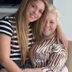 Shakira_ganha_colo_da_mae_e_registra_o_momento_2