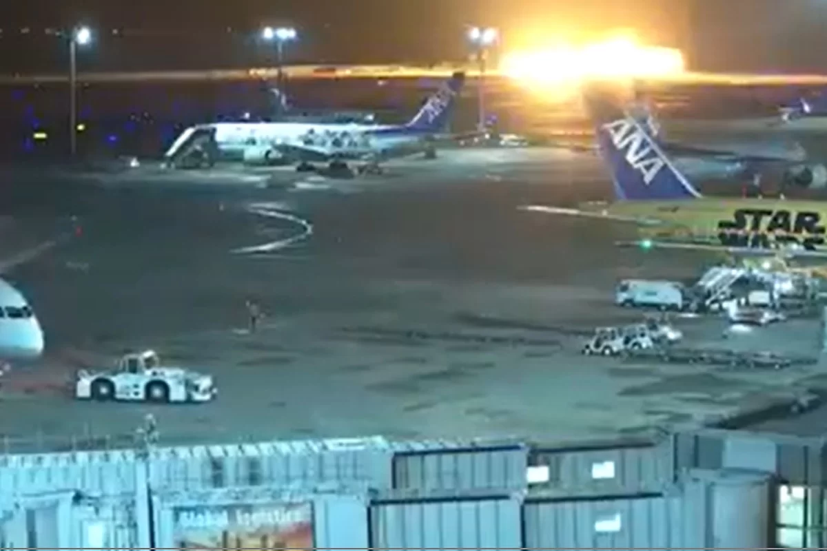 Aviao explode e pega fogo no Japao 2