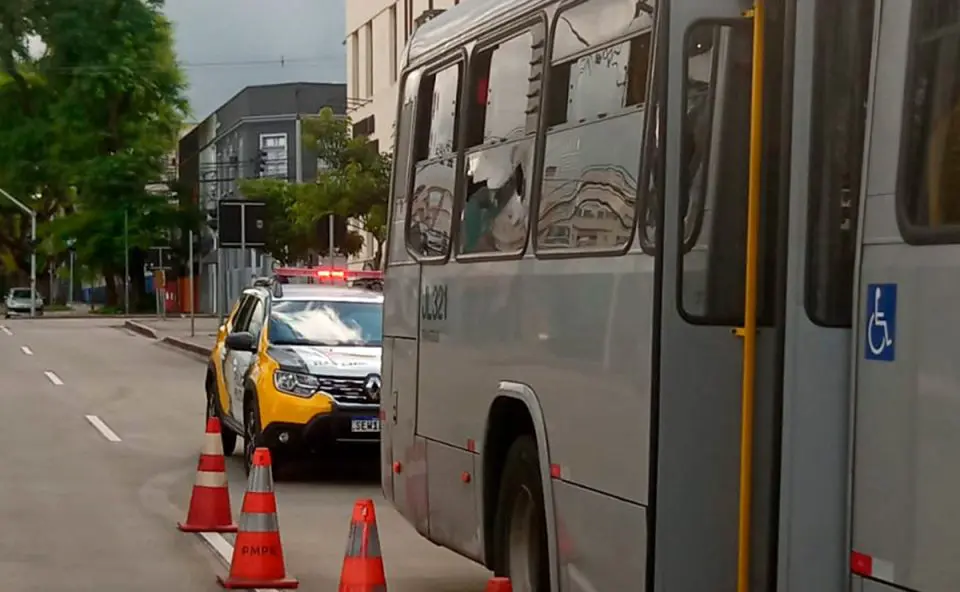onibus apedrejado quartel pm 2
