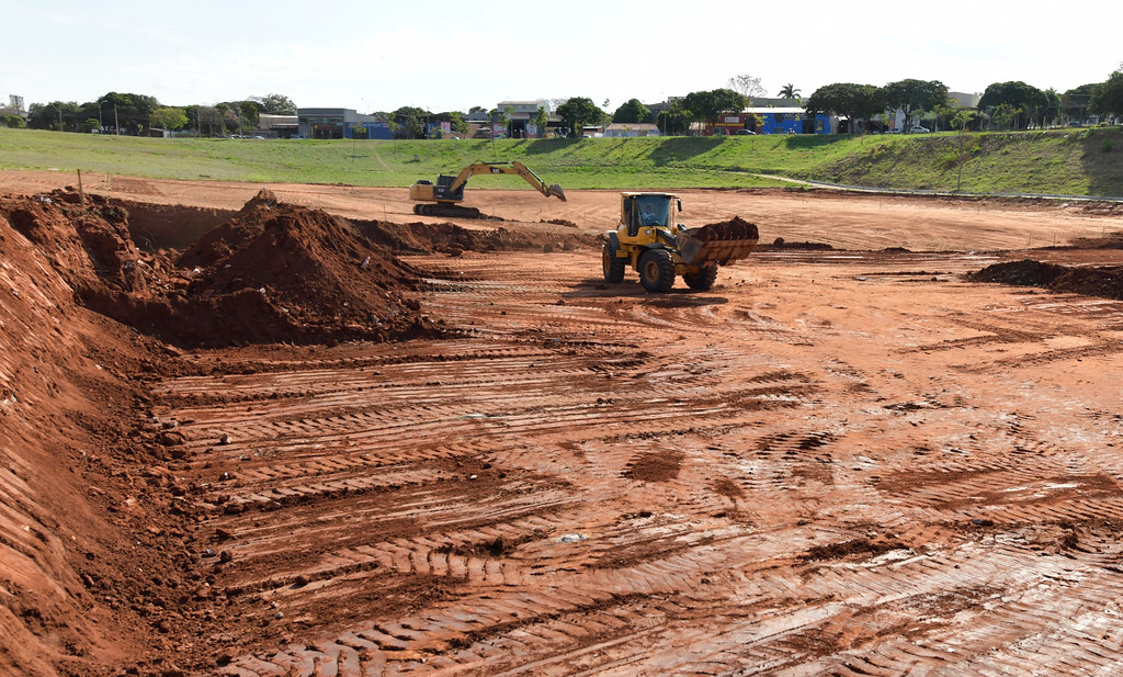 Implantacao de area de lazer avanca com reforma de predio e construcao das quadras esportivas 1