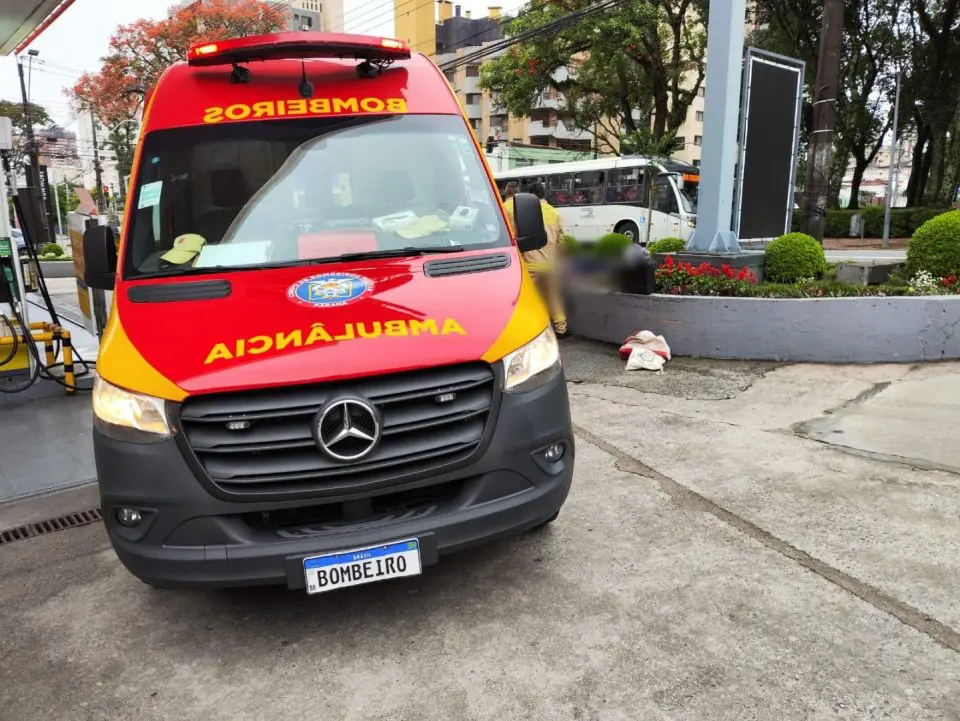 homem morto chute cabeca posto combustiveis curitiba