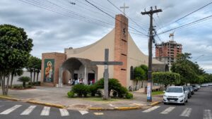 Igreja Moderna na Paroquia Sao Jose Operario 1