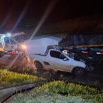 Motorista fica gravemente ferido após picape atingir caminhão na PR-317 no Noroeste
